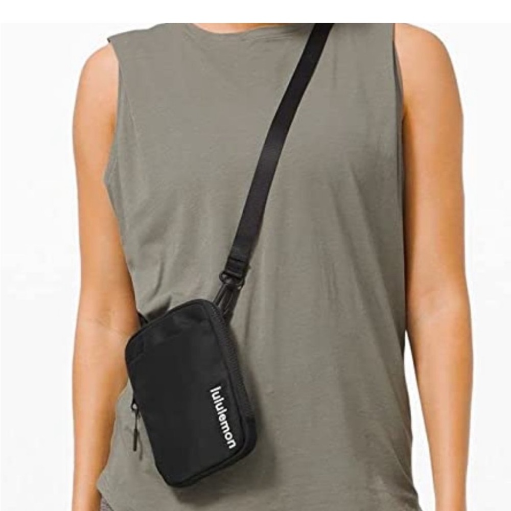 Lululemon Easy Access crossbody belt bag fanny pack